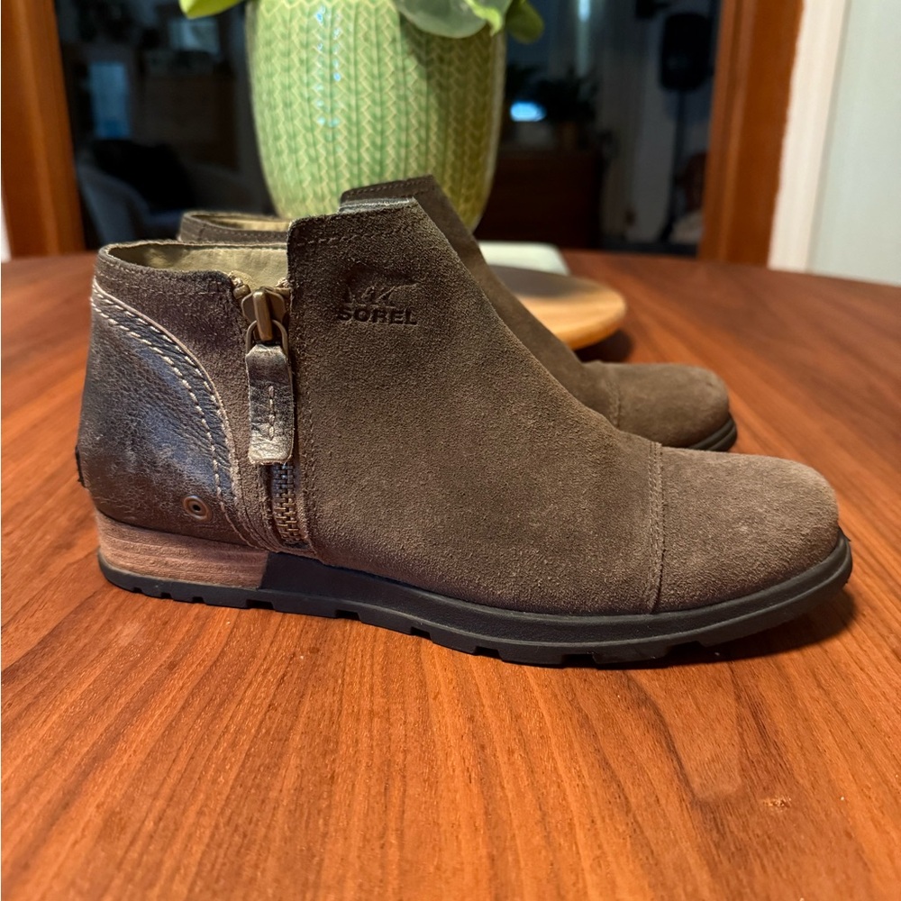 Sorel Women's Suede Ankle Booties in Taupe Gray